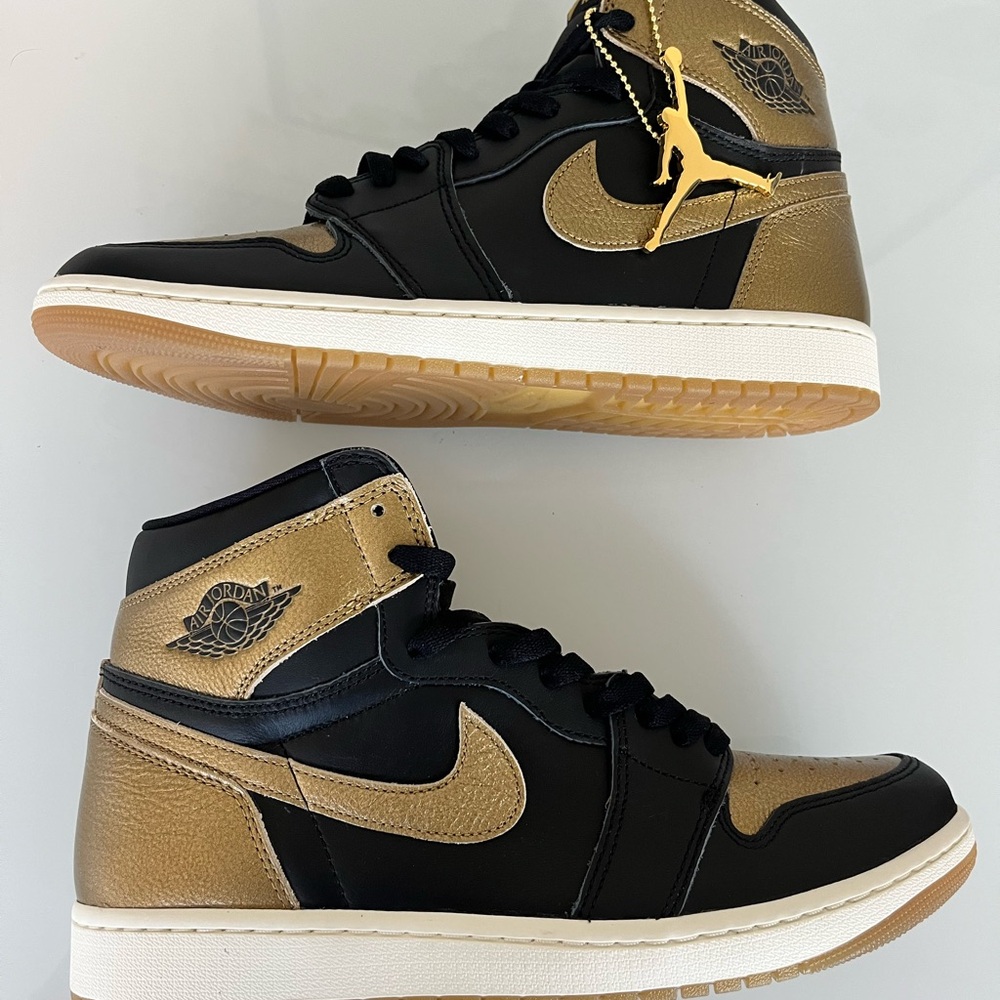 Air Jordan Retro 1 - Picture 3 of 9